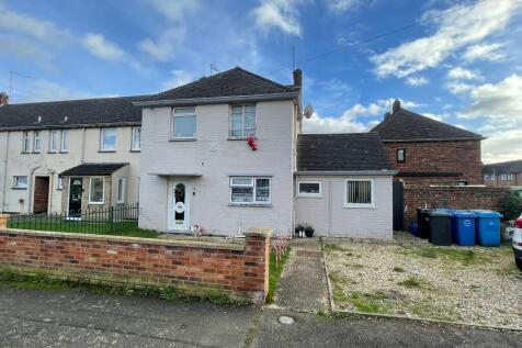 3 bedroom end of terrace house for sale