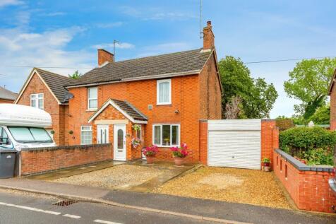 2 bedroom semi-detached house for sale