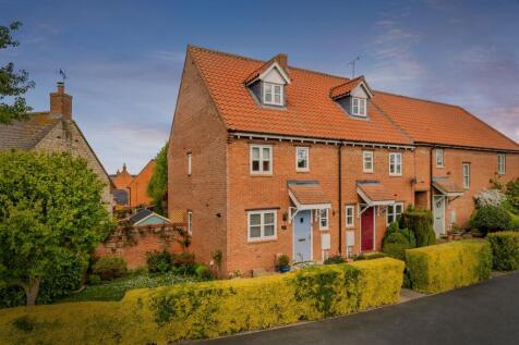 3 bedroom town house for sale
