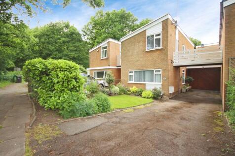3 bedroom link detached house for sale