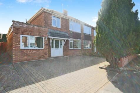 4 bedroom semi-detached house for sale