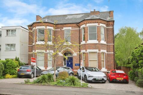 2 bedroom ground floor flat for sale