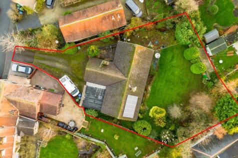 4 bedroom detached bungalow for sale