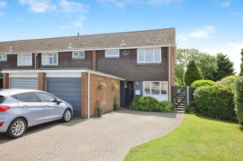 4 bedroom end of terrace house for sale
