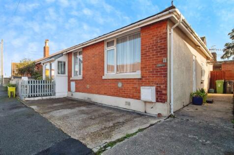 2 bedroom terraced bungalow for sale