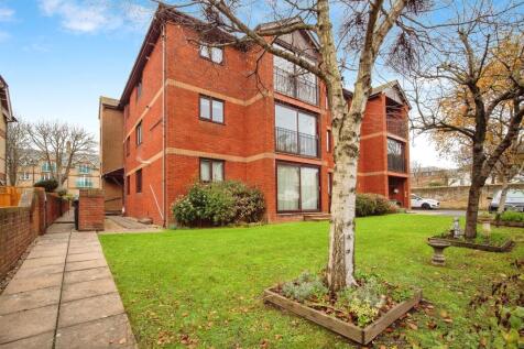 2 bedroom ground floor flat for sale