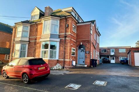1 bedroom ground floor flat for sale