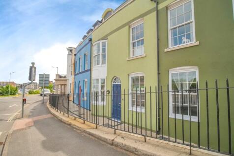 2 bedroom ground floor flat for sale
