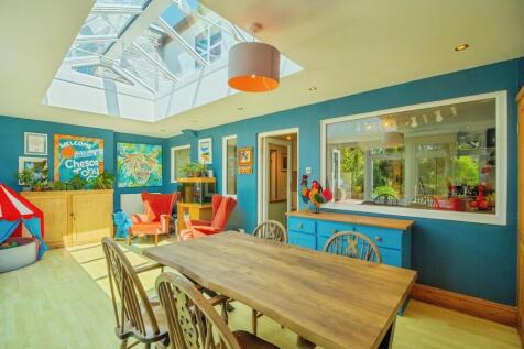 4 bedroom terraced house for sale