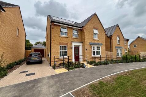 4 bedroom detached house for sale