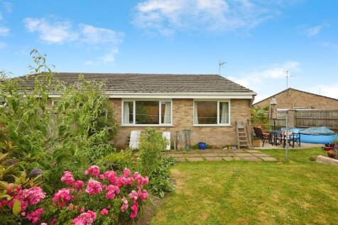 2 bedroom semi-detached bungalow for sale