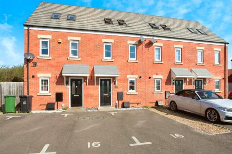 3 bedroom town house for sale
