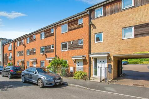 3 bedroom town house for sale