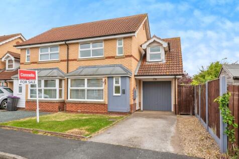 3 bedroom semi-detached house for sale