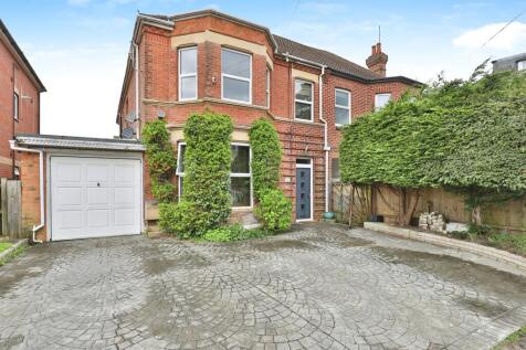 2 bedroom ground floor flat for sale
