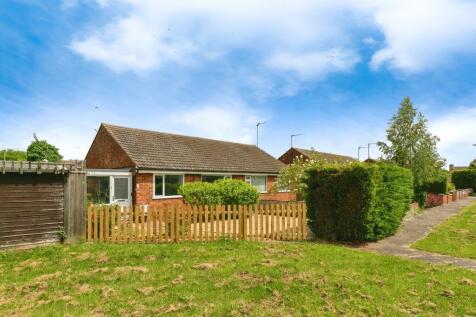 2 bedroom semi-detached bungalow for sale