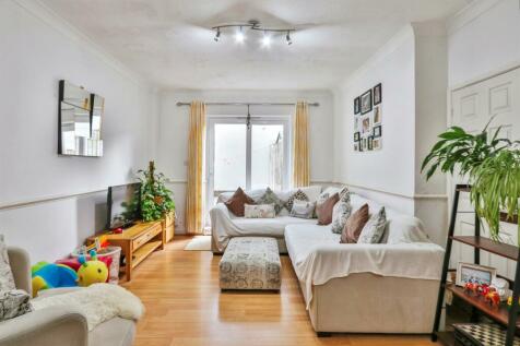 2 bedroom maisonette for sale