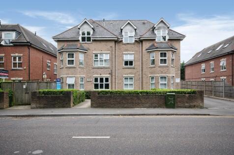 2 bedroom ground floor flat for sale