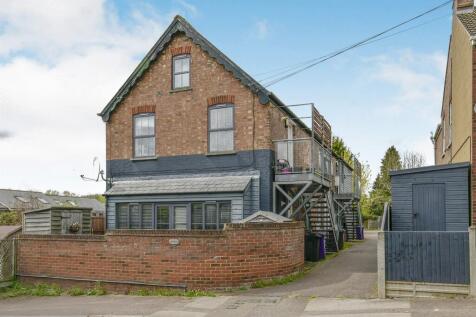 3 bedroom maisonette for sale