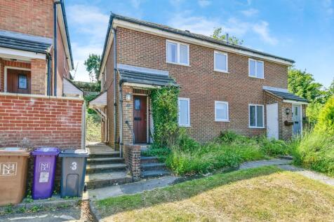1 bedroom maisonette for sale