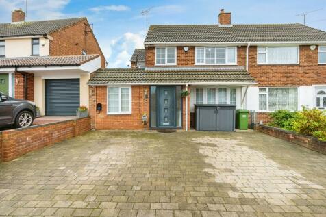 4 bedroom semi-detached house for sale