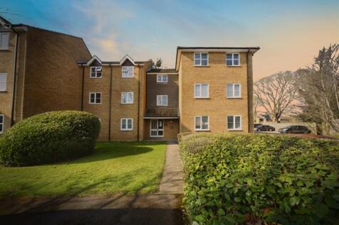 1 bedroom ground floor flat for sale