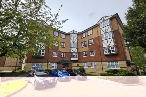 3 bedroom ground floor flat for sale