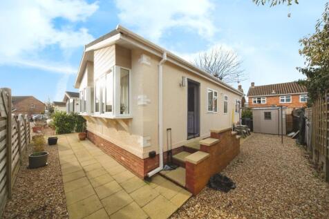 2 bedroom detached house for sale