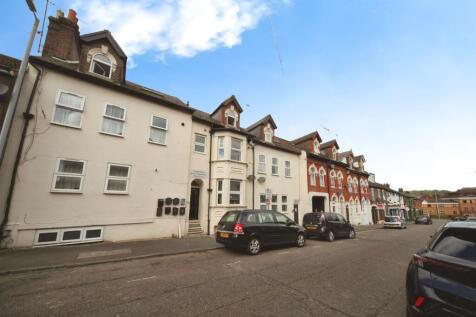 1 bedroom ground floor flat for sale