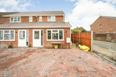 4 bedroom semi-detached house for sale