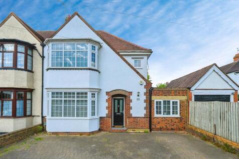 4 bedroom semi-detached house for sale