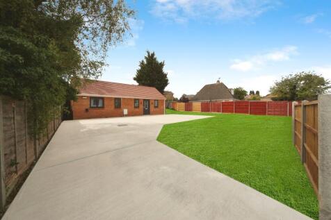2 bedroom detached bungalow for sale