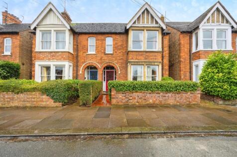 4 bedroom semi-detached house for sale