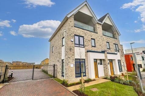 4 bedroom end of terrace house for sale