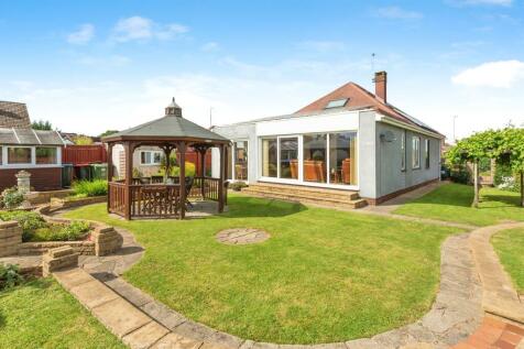 4 bedroom detached bungalow for sale