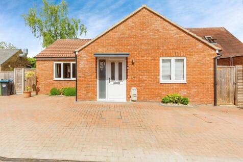 2 bedroom detached bungalow for sale