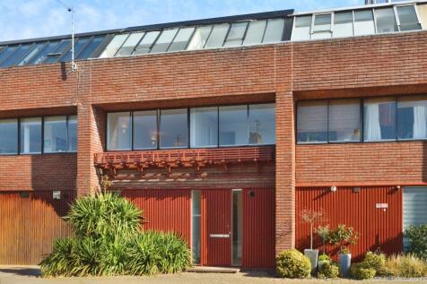 5 bedroom terraced house for sale