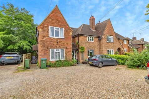5 bedroom semi-detached house for sale