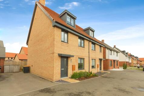 4 bedroom semi-detached house for sale