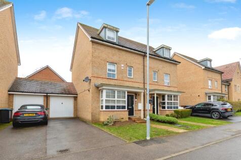 4 bedroom semi-detached house for sale