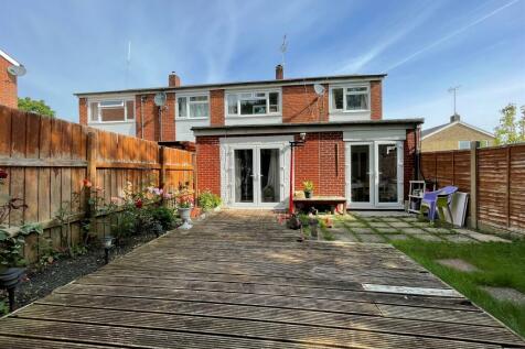 4 bedroom semi-detached house for sale