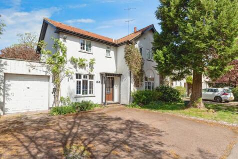 4 bedroom end of terrace house for sale