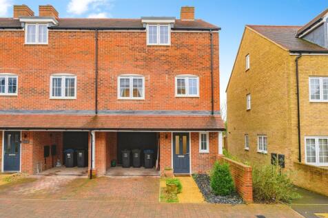 4 bedroom end of terrace house for sale