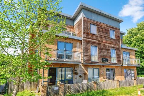 2 bedroom ground floor flat for sale