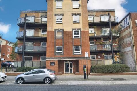 2 bedroom ground floor flat for sale