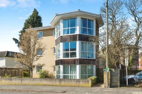 2 bedroom ground floor flat for sale