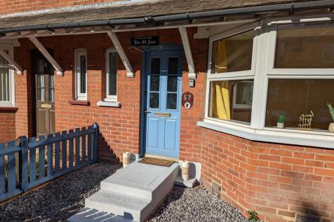 2 bedroom terraced house for sale