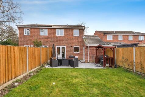 3 bedroom semi-detached house for sale