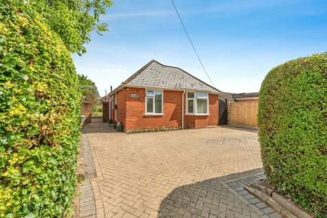 3 bedroom detached bungalow for sale