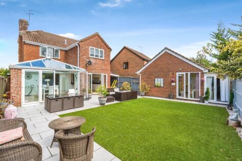 5 bedroom detached house for sale